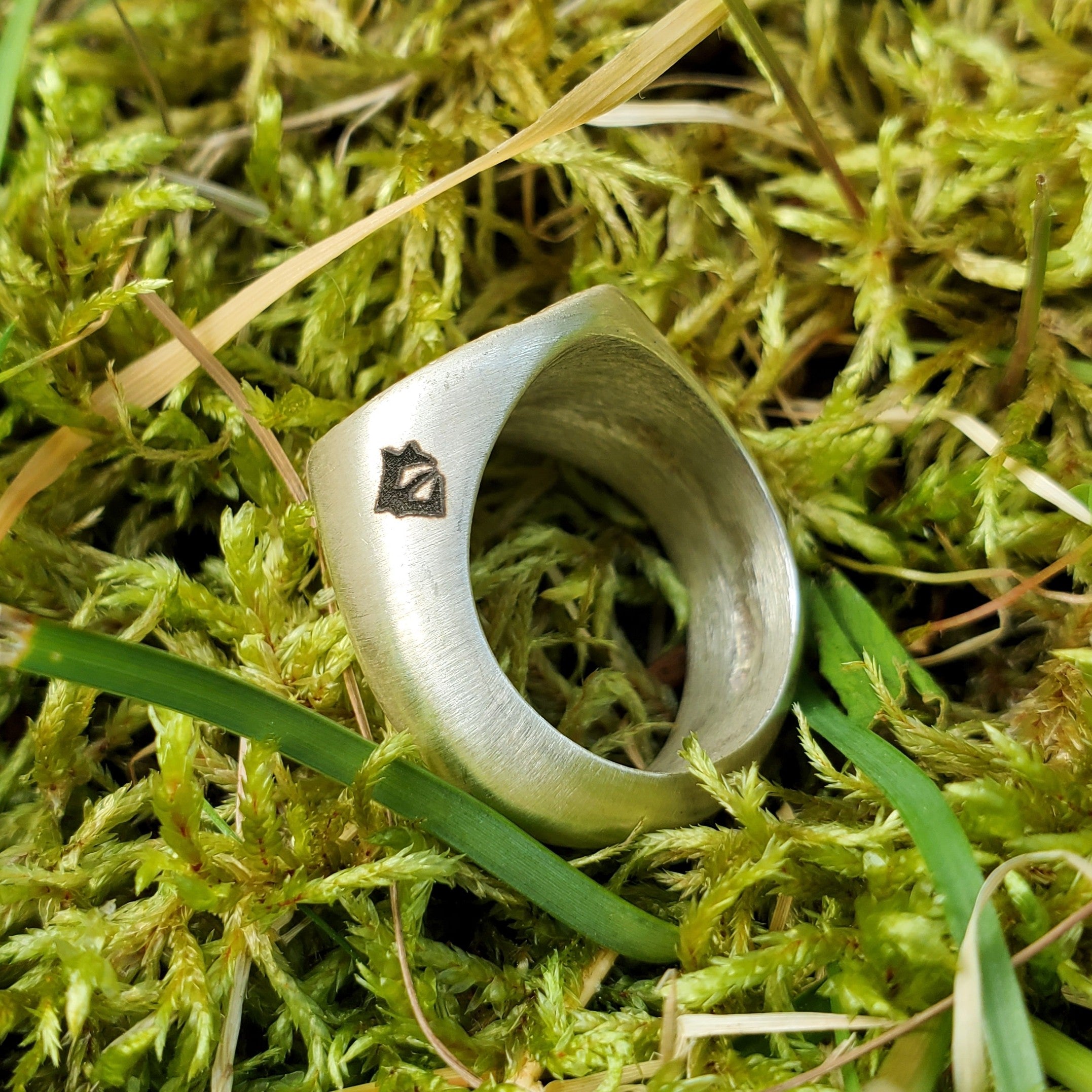 Champagne - Green Sapphire Signet Ring