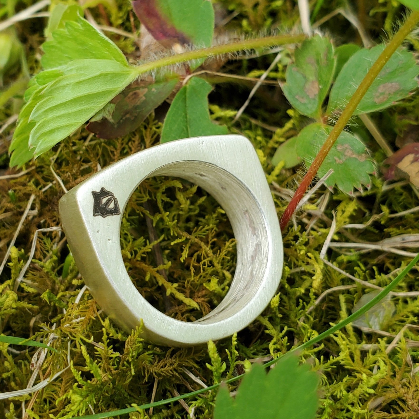 Tsavorite - White Sapphire Arch Signet