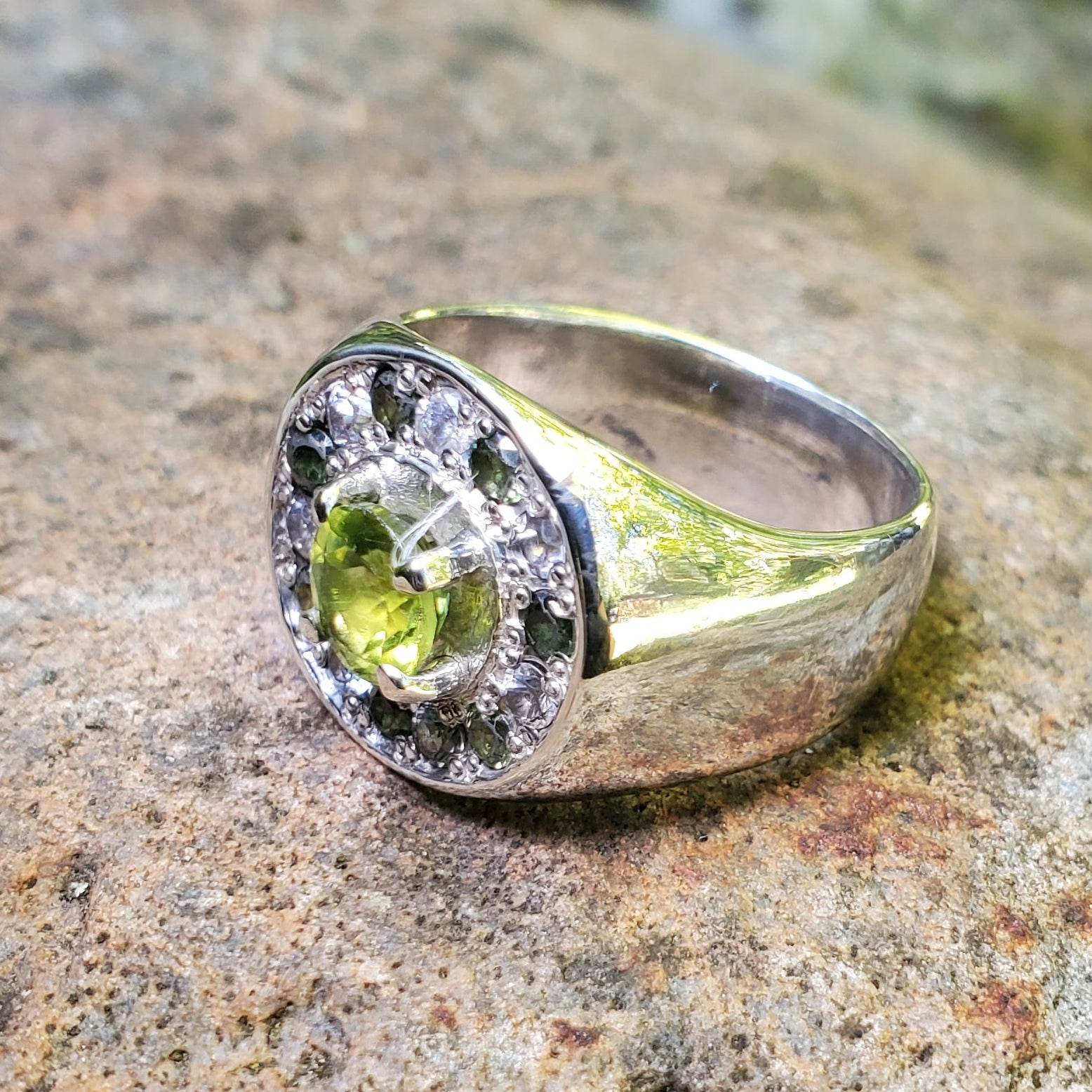 PERIDOT-SAPPHIRE SIGNET