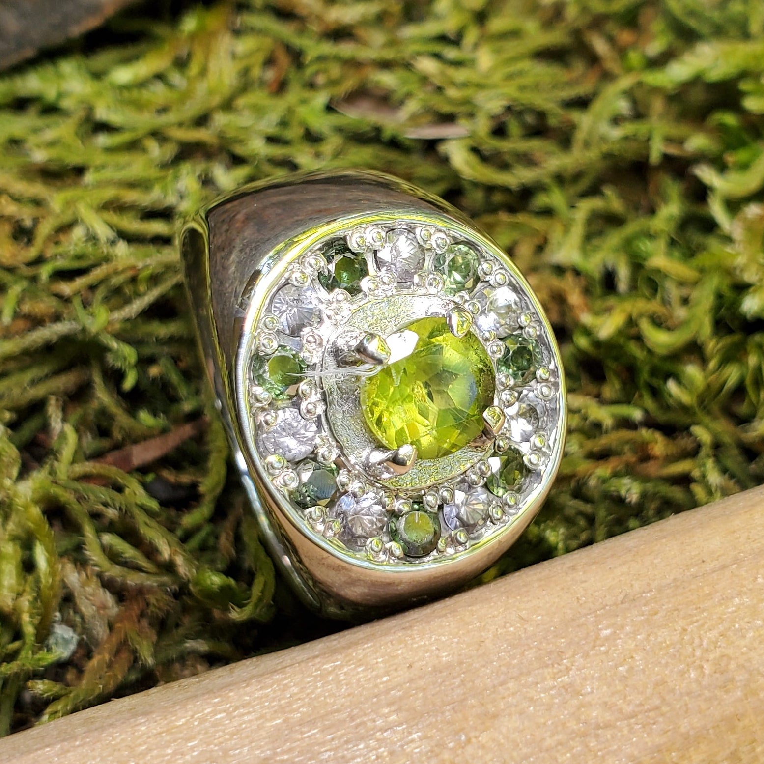PERIDOT-SAPPHIRE SIGNET